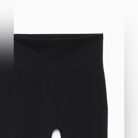 KHY BLACK SEAMLESS LEGGING - SIZE M
In perfect condition worn once - Picture 7 of 8